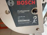 a machine that is sitting on the floor in the room