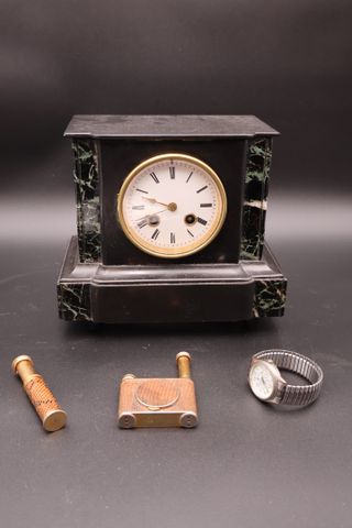 Pendule en marbre noir Napoléon III (manque le balancier et la cl...