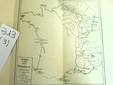 un livre ouvert sur lequel figurent une carte et une feuille de papier