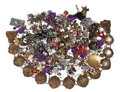 a pile of assorted jewelry on a white surface