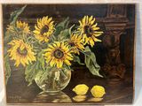 un tableau représentant des tournesols et des citrons dans un vase