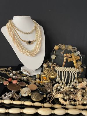 many different types of jewelry on display on a table