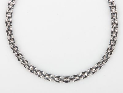 CARTIER. Collier "Panthère" en or gris, tour de cou maille p…