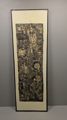l'image d'un tableau accroché au mur d'une pièce