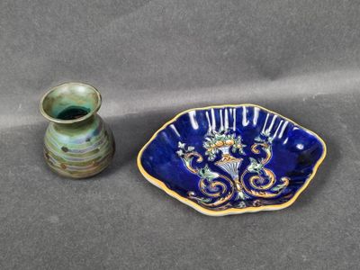 Lot comprenant : 1 coupelle en faïence de GIEN (L : 12,5 cm)…