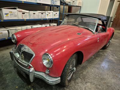 MGA 1600 MK II. Ce beau roadster anglais fut présenté pour l…