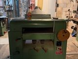 a machine that is sitting in the middle of a room