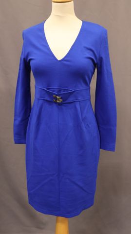 VERSACE JEANS – Petite robe en lainage bleu dur, boucle signée. T...