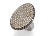 une bague en diamant et or blanc, signée Van Cleef