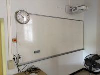L'ensemble du contenu de la salle notamment : (photo 5)
