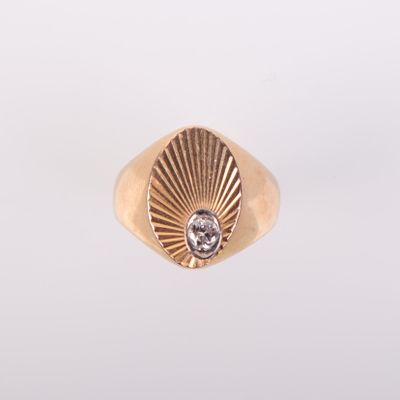 Chevalière En or jaune 18k (750) partiellement ciselée d'un …