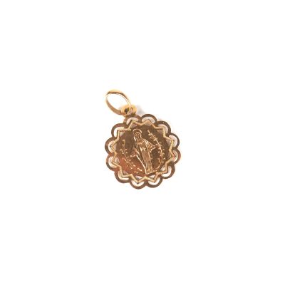 une image représentant un pendentif en or orné d'une effigie de Jésus