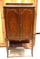 Meuble d’appui en bois de placage marqueté de croisillons et…