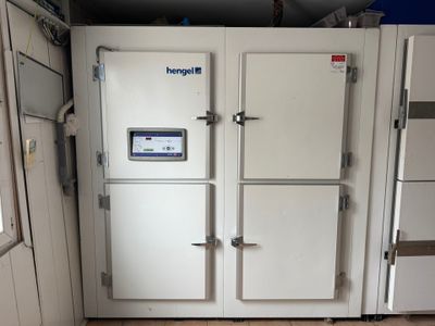 HENGEL. Surgélateur conservateur bi-tronic, à quatre portes …