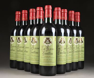 six bouteilles de vin rouge alignées sur une table