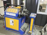 la photo d'une machine qui se trouve dans un garage