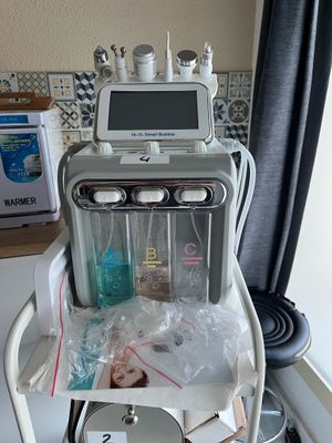 une machine posée sur une table