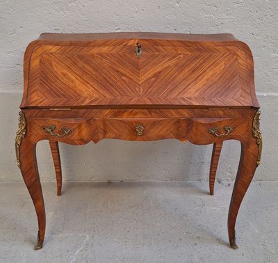 Bureau de pente en bois de placage marqueté en ailes de papi… - Photo 1