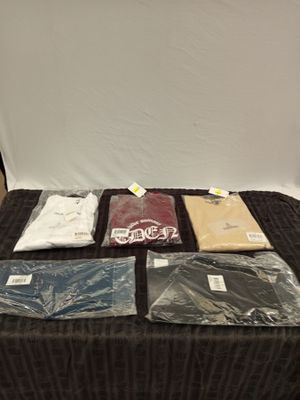 Lot de 30 pièces de textiles de la marque JENNIFER comprenan…