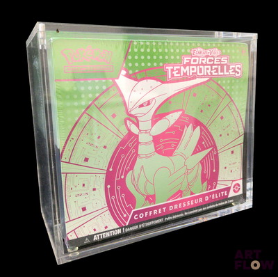 une boîte transparente sur laquelle figure l'image d'une figurine de Pokémon