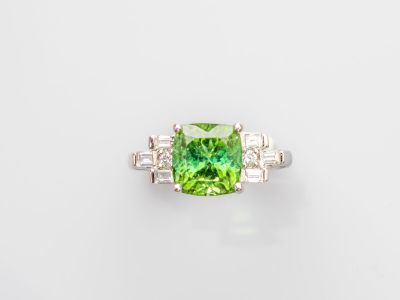 Bague en tourmaline verte et diamant