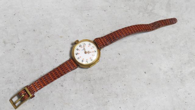 Montre bracelet TRIB en or 18 carats 750‰ (tête de cheval). Brace...