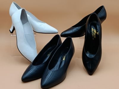 Trois paire d’escarpin en cuir taille 40 modèle identique.