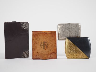 Trois différents étuis à cigarettes en loupe, métal argenté … - Photo 1