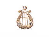 une image représentant une broche en forme de harpe en or et diamants
