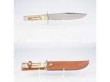 deux photos d'un couteau muni d'un étui en cuir