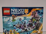 Set Lego Nexo Knights avec notice de montage et mode d'emploi en vitrine