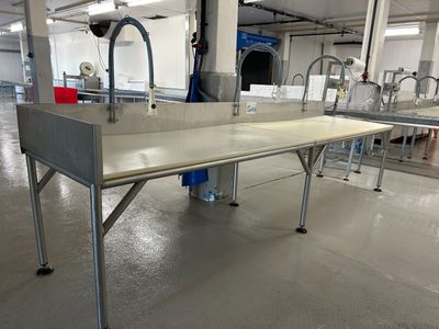 an image of a large industrial kitchen with a sink