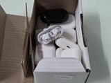 une boîte contenant un dispositif électronique quelconque