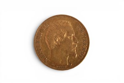 une image d'une pièce d'or sur une surface blanche