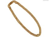 un bracelet à chaîne en or avec un fermoir sur fond blanc
