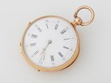 montre de poche avec des chiffres romains sur le cadran et des chiffres romains sur la face