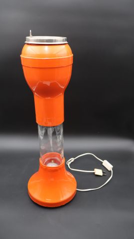 VINTAGE - Lampe cendrier en plastique orange dissimulant une bout...