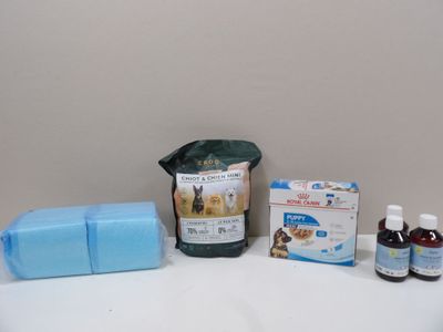 beaucoup d'objets posés sur un comptoir