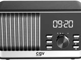 un gros plan d'une radio surmontée d'une horloge