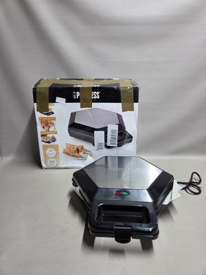 une photo d'un grille-pain posé sur une table à côté d'une boîte de nourriture