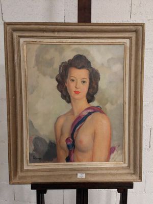 tableau représentant une femme en robe violette posée sur un chevalet