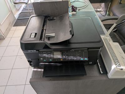 Une imprimante Epson WF7515 (possiblement HS) ***Sur la régi…