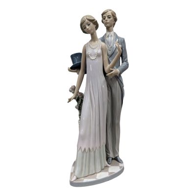 LLADRO, Espagne Groupe en porcelaine représentant un couple …
