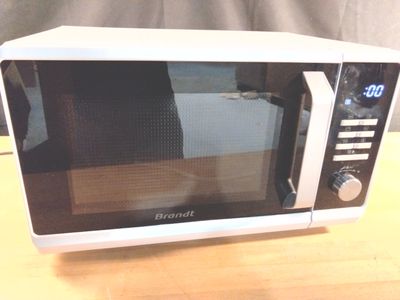 Brandt SE2300WZ Blanc Micro-ondes 23L.