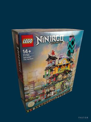 une boîte contenant un ensemble Lego Ninja