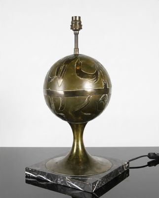 a lamp that is sitting on top of a table