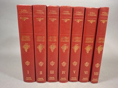 six livres rouges sont alignés sur une surface blanche
