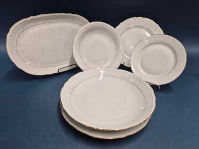 BERRY Compagnie Nationale de porcelaine Partie de service de…