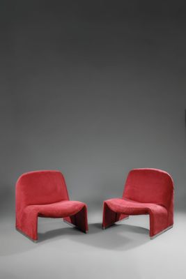 une paire de chaises rouges en forme de chaise et de table