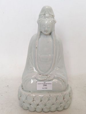 CHINE : Sujet en blanc de chine représentant une Guan yin as…